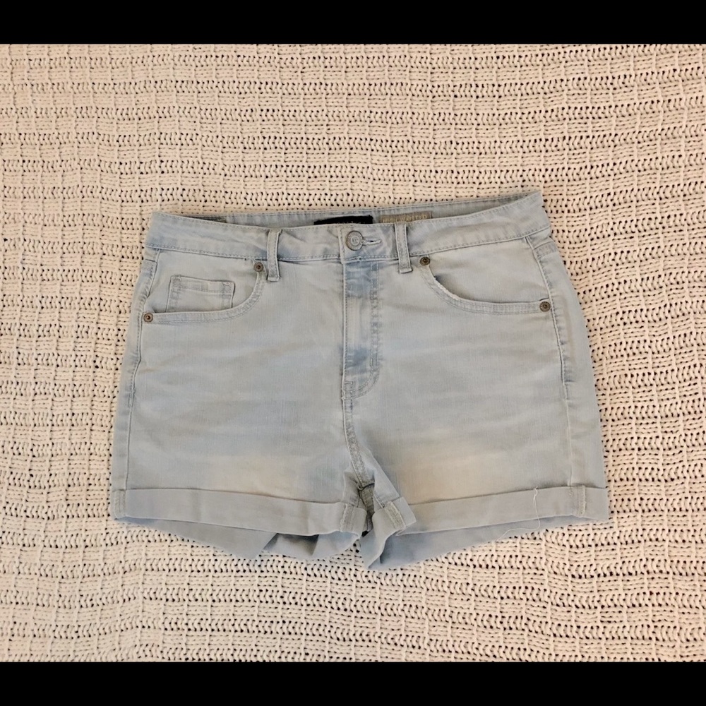 Aeropostale High Waisted Midi shorts. Size 10